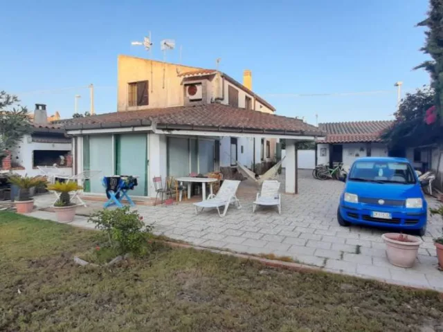 Villa mit Garten und Grill