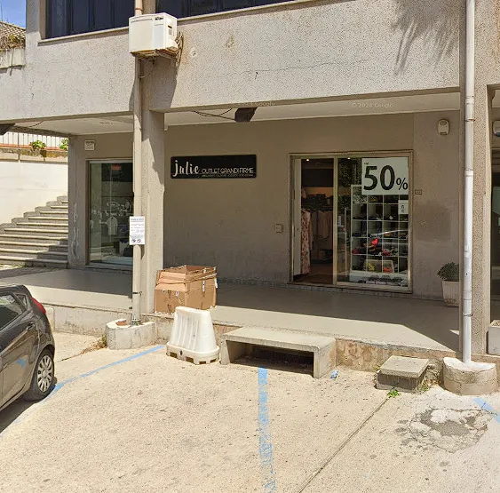 Julie Outlet Grandi Firme