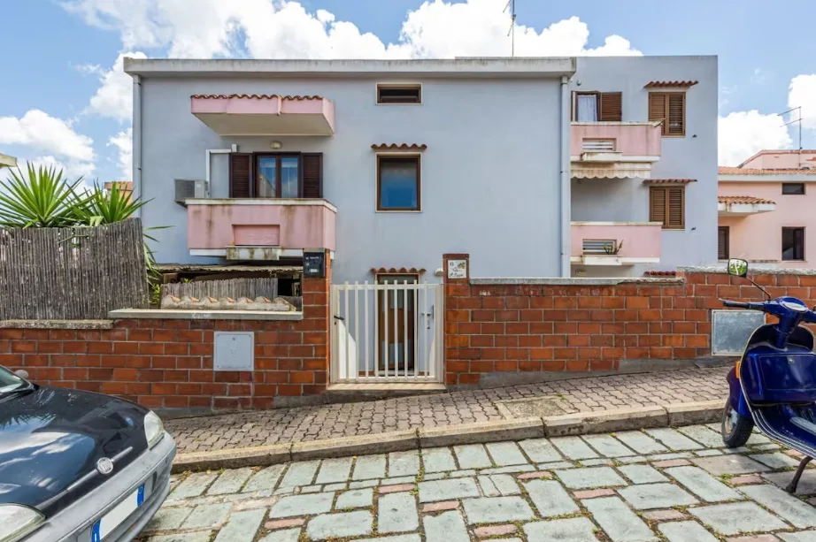Cozy Apartment with Balcony
