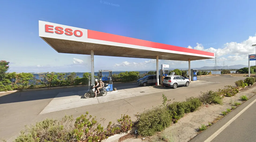 Stazione di Servizio Esso