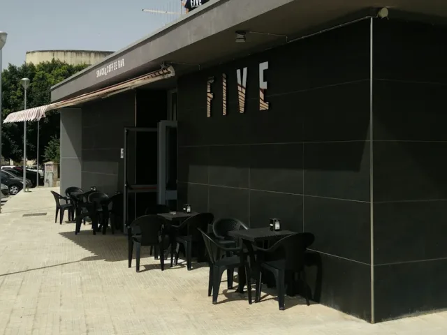 FIVE SNACK& COFFEE BAR / CAMPO SPORTIVO