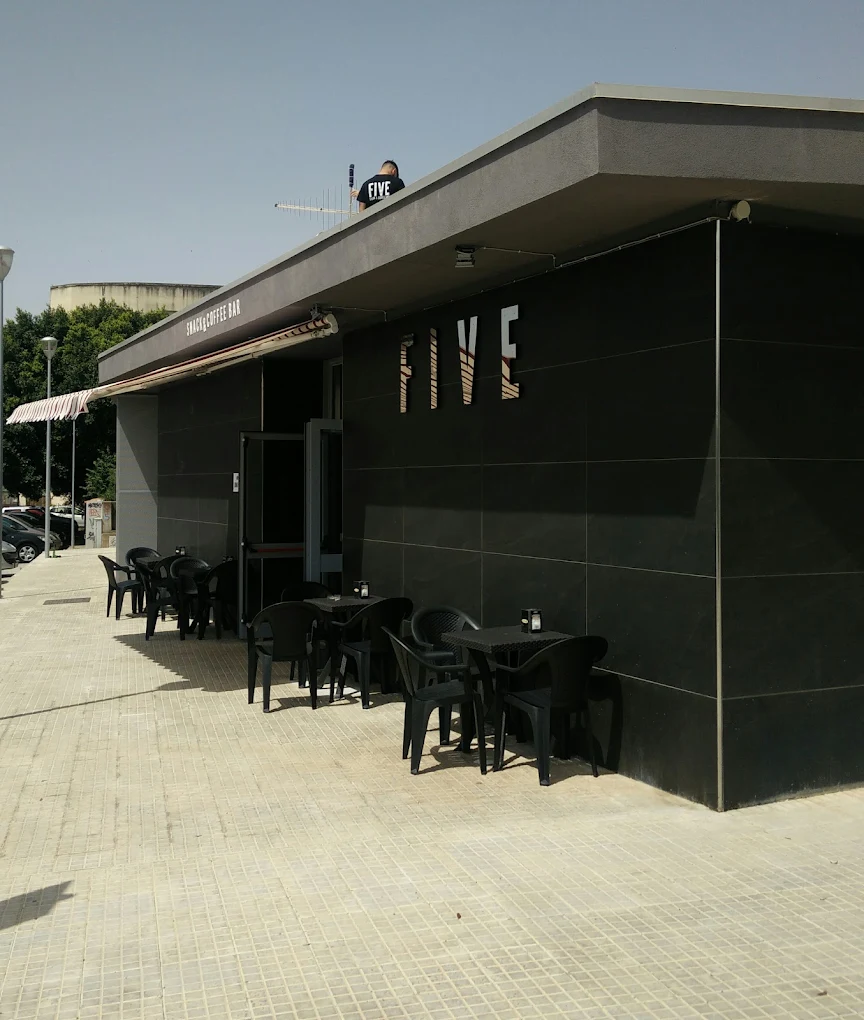FIVE SNACK& COFFEE BAR / CAMPO SPORTIVO