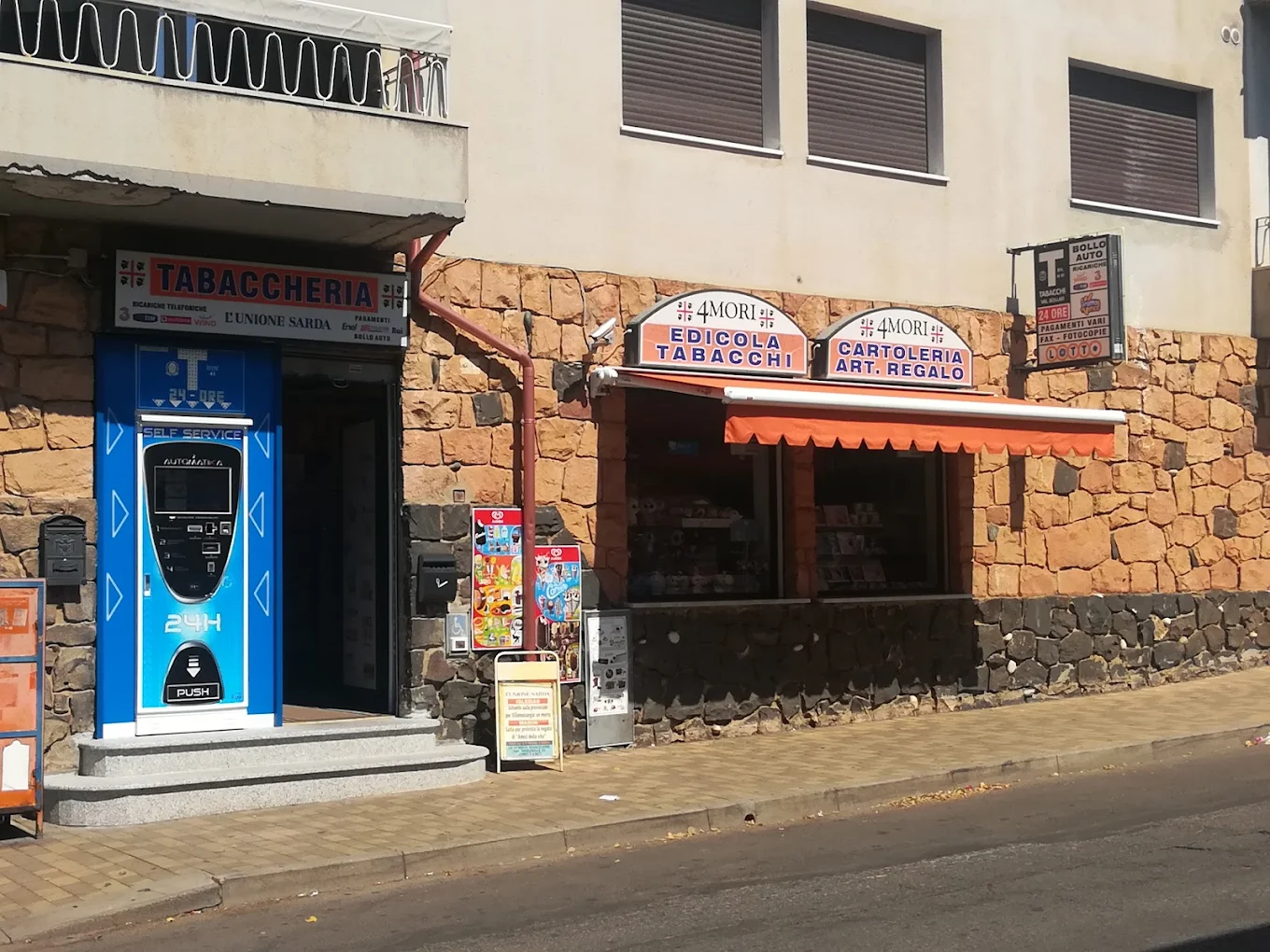 4 Mori Edicola & Tabacchi