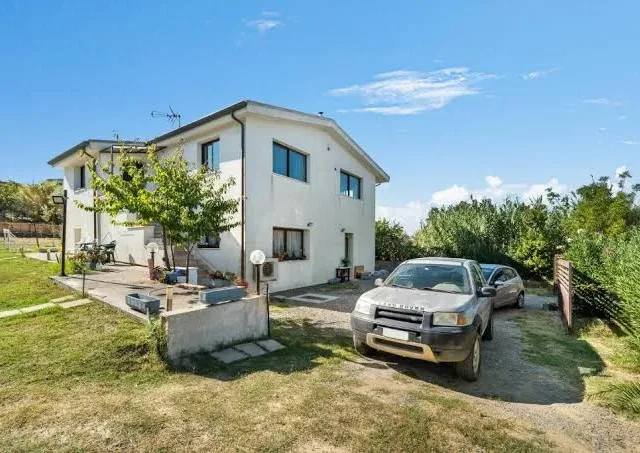 Casa di Ale, Gabry e Nina