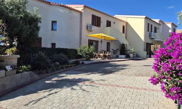 La Bouganvillea