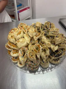 Dolci tradizionali di Masainas preparati secondo le ricette della cultura contadina
