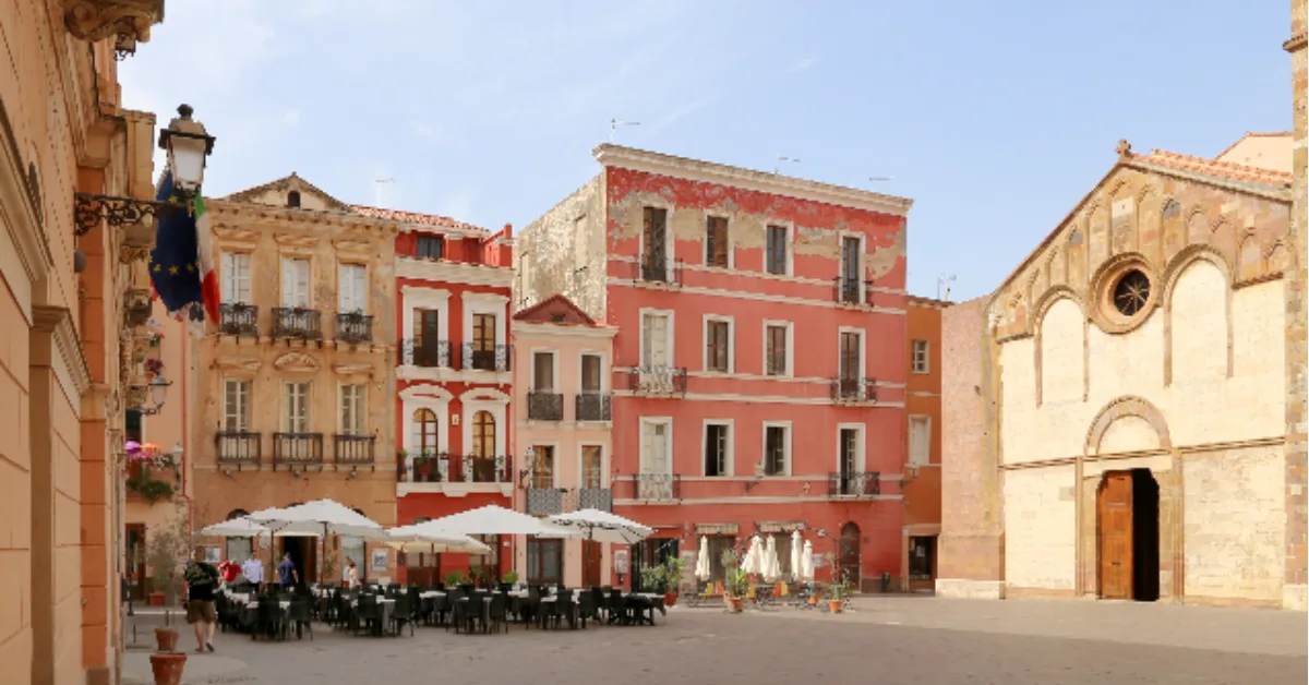 Veduta di Piazza Municipio a Iglesias, cuore della vita mondana della Belle Époque.