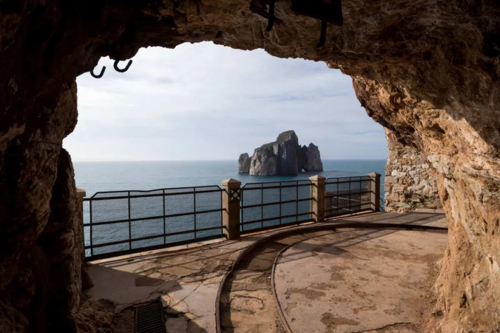 Buggerru: miniere, scogliere e mare selvaggio