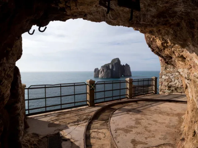 Buggerru: miniere, scogliere e mare selvaggio