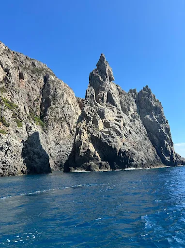 Baia dei faraglioni