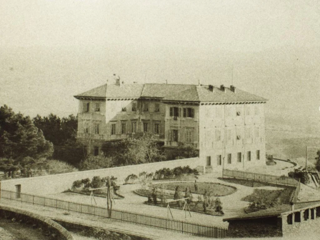 Palazzo Bellavista e il giardino di Monteponi in una fotografia storica del 1894.