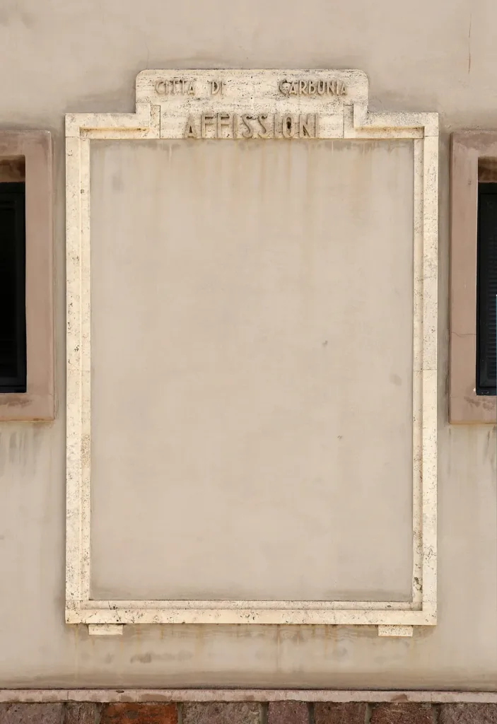 Riquadro vuoto con la scritta affissioni sul Teatro Centrale