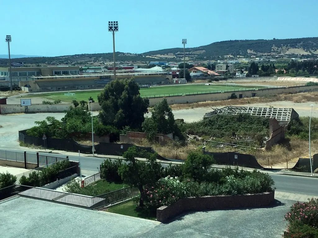Stadio Carlo Zoboli e spazi circostanti visti da una posizione elevata
