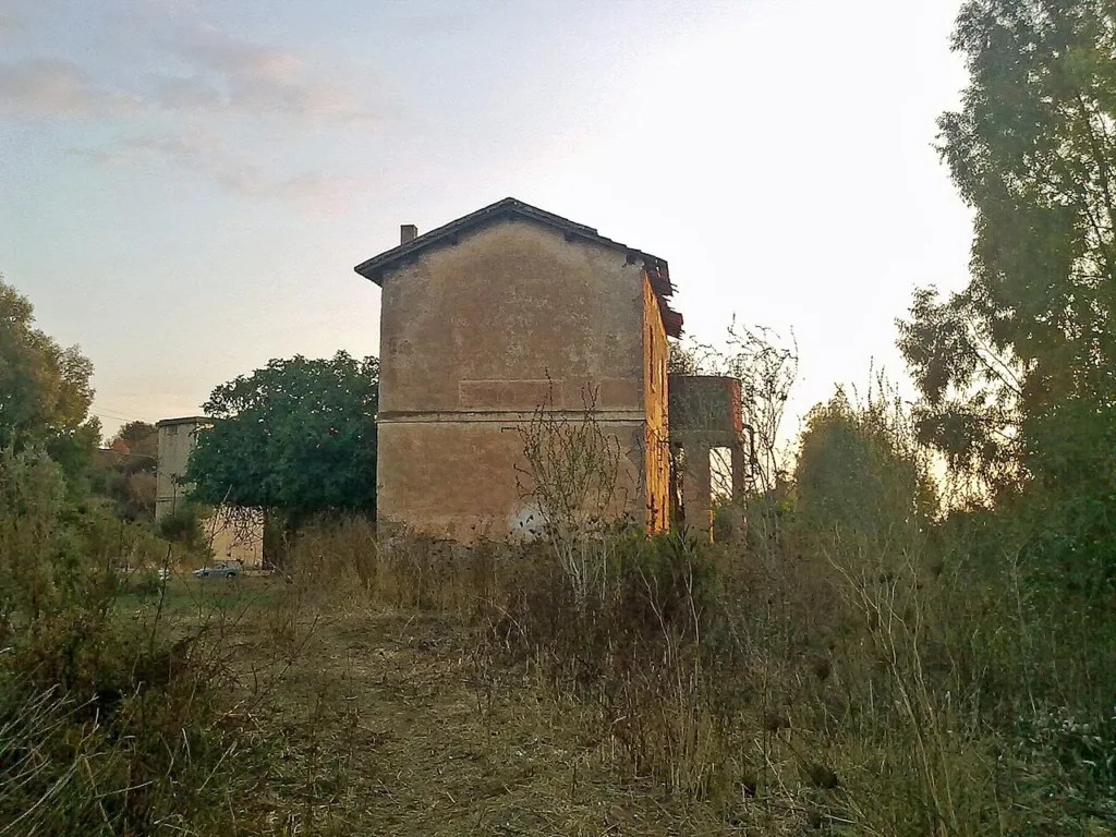 Fabbricato ferroviario dismesso della fermata FMS di Barbusi