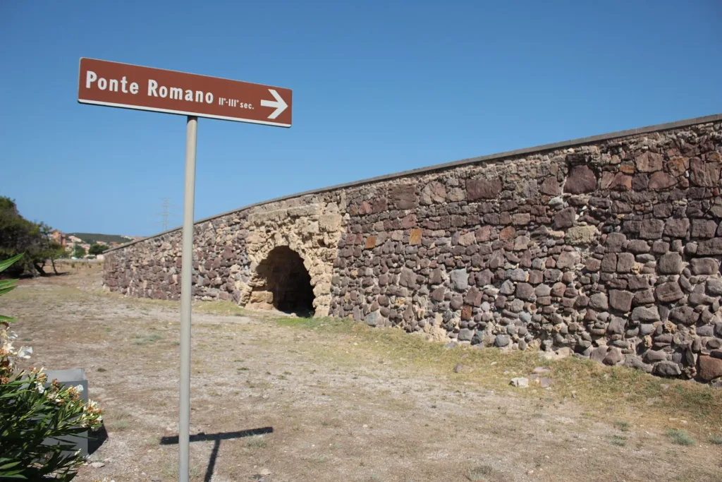 Il ponte storico di Sant’Antioco e la segnaletica del monumento