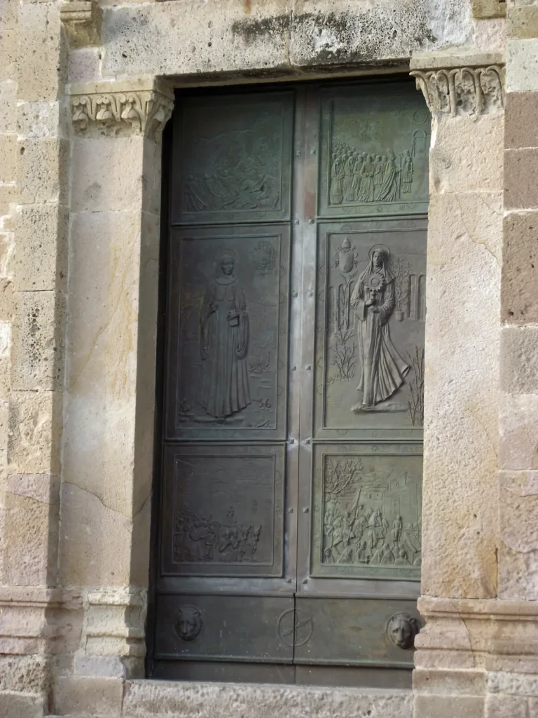 Portale e ante figurate di Santa Maria a Tratalias, nel 2017