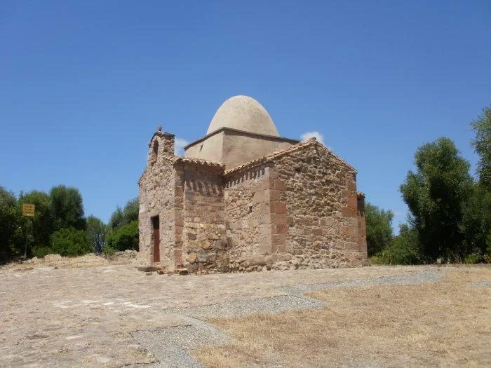 Una seconda veduta esterna della chiesa di Sant’Elia di Tattinu